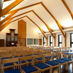 礼拝堂の風景。日曜礼拝の座席は全席自由です。お好きな席にお座りください。