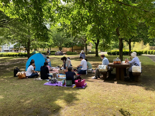 厚木教会さんの この一枚「5/22礼拝後に教会学校でピクニックに行きました。シャボン玉、きれいで、楽しかったなぁ～。」