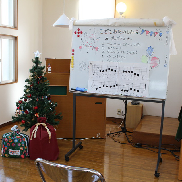 12/11は教会学校の「こどもおたのしみ会」でした。さんび、紙芝居、工作と楽しい一日でした！