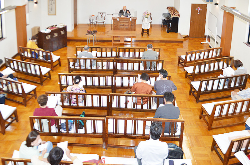 主日礼拝（日曜礼拝）は朝10時30分から