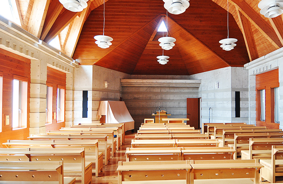 日本キリスト改革派 船橋高根教会の礼拝堂。