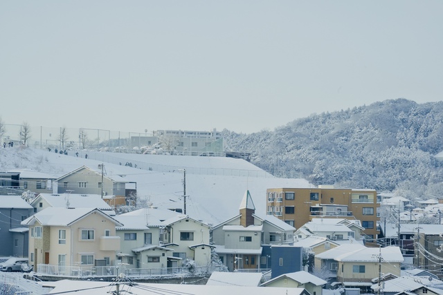 李哲敏さんの この一枚「雪化粧した教会」