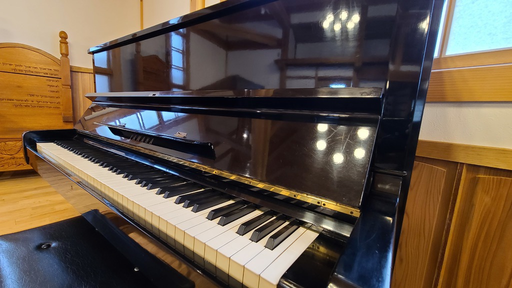 ozakiさんの この一枚「ピアノでの奏楽もあります。<br>いくつかの大学でオルガニストや音楽科の講師を務めておられた先生による、ピアノ、オルガンのレッスンも月に2回、行われています。」