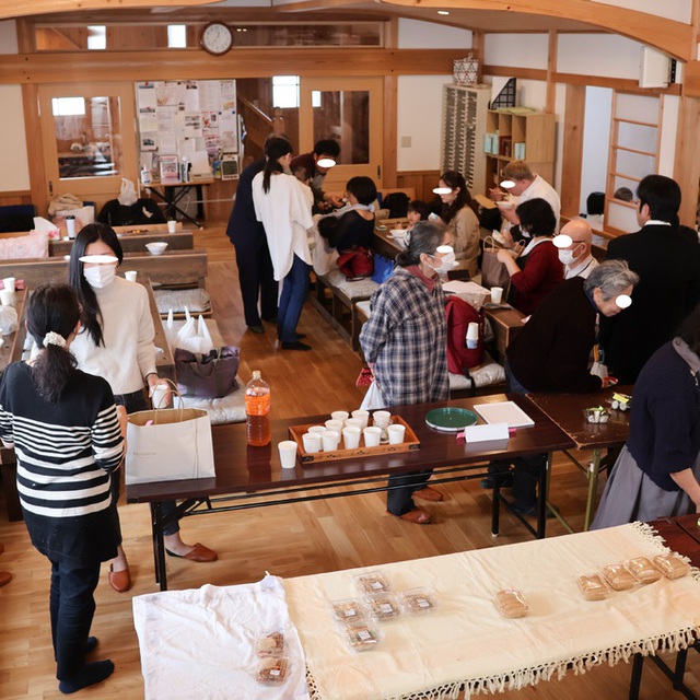 食事会とバザー