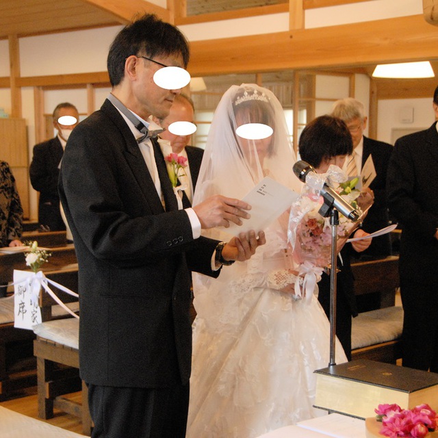 結婚式での新郎新婦