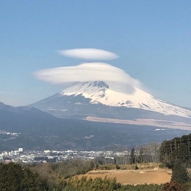 初春の富士山の風景です。教会からも冨士さんはよく見えます。