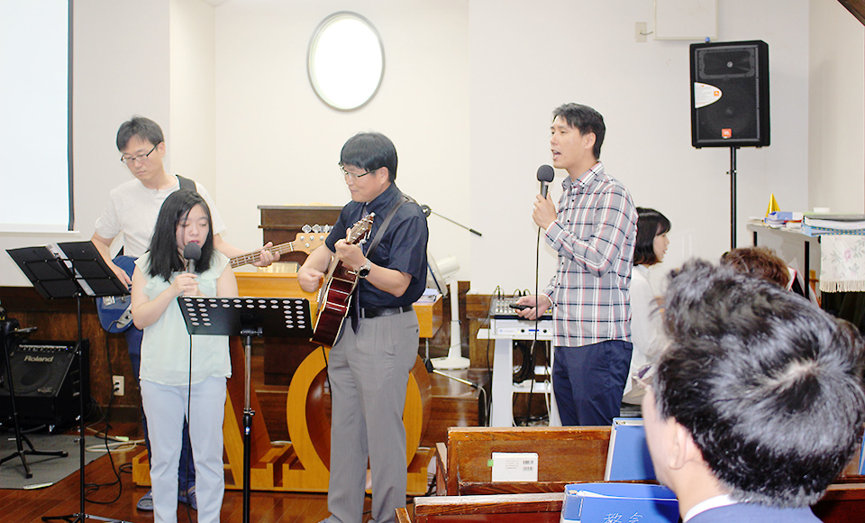 日本キリスト改革派 小倉教会 日曜日の朝の賛美