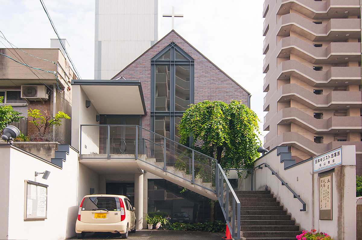 日本キリスト改革派 松山教会の建物外観