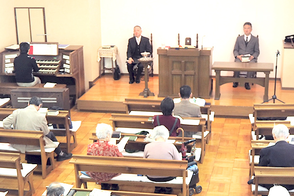 主日礼拝（日曜礼拝）は朝10時30分から