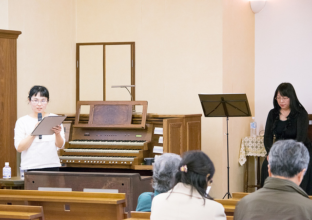 モリーさんの この一枚「コンサート前にしっかり予備知識を与えてくれるのが名古屋教会の流儀。今回もオルガン奏者の加藤千加子さんがクリスマスの本当の意味やオルガンについての解説を行いました。」