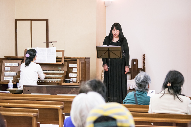 モリーさんの この一枚「オルガンは名古屋教会の教会員 加藤千加子さんが担当。歌は津島教会の日笠美枝さんでした。<br><br>」