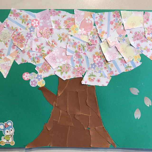 明日の日曜学校の工作は満開の桜の木を貼り絵で作る予定です^ ^
どなたも参加できますので、ぜひ来てくださいね！朝9:50〜10:05までです。