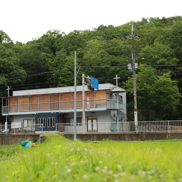 すだれがついて、夏の装いになった教会です。
