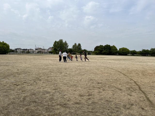 宣教　古口さんの この一枚「今日は礼拝後に大切な子どもたちと、聖徒の交わりとして、スポーツ大会を行いました。頭がイエス様で、体の私たち。このような楽しい企画を通しても、キリストとより強く結び合わされるのです。広ーい公園で空も広い。借り物競走のスタートです。」