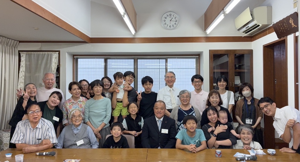 古口さんの この一枚「神の家族です。「天におられる私の父の御心を行う人は誰でも、私の兄弟、姉妹、また母なのだ」（マタイによる福音書12章50節）<br>教会では洗礼を受けた教会員のことを兄弟、姉妹と呼んでいるのですが、それは「神さまの御心を行う」と決意した人々ということです。」