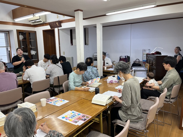 古口さんの この一枚「礼拝後、午後は年一回開催の教会修養会でした。田村牧師による「礼拝について」の学びとその分かち合い、ゲーム、最後はバーベキューで早めの夕食。主にあるうれしく楽しい一日でした。」