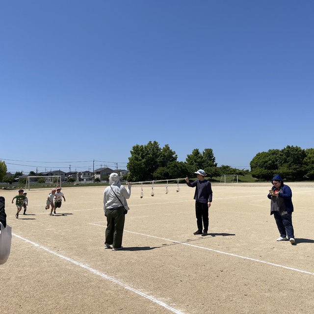青空の下、スポーツ大会を開催しました。気温30度を超えるかも！という中、無事に守ってくださった神様に感謝です。子どもたちの成長を喜びました。明日あたり筋肉痛かもしれない頑張った大人たちに回復をお与えください。