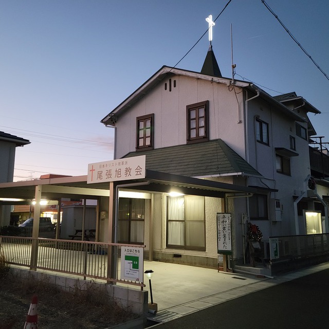 十字架にLED照明をつけました。