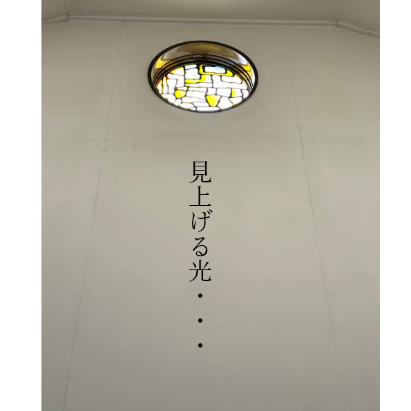 会堂の目立たない光