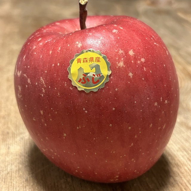 教会にリンゴが届く・・青森県産「ふじ」