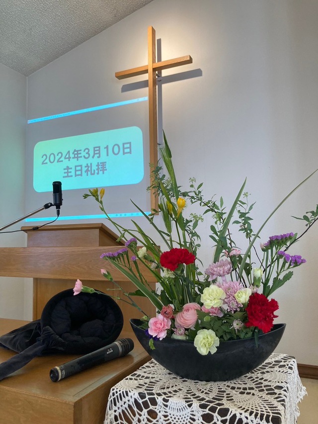 教会員さんの この一枚「講壇のお花です。」