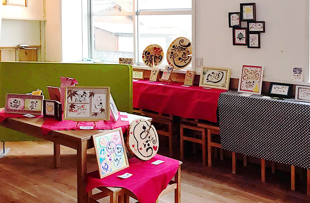 教会カフェでは作品展や体験教室など様々な行事も開催しています。