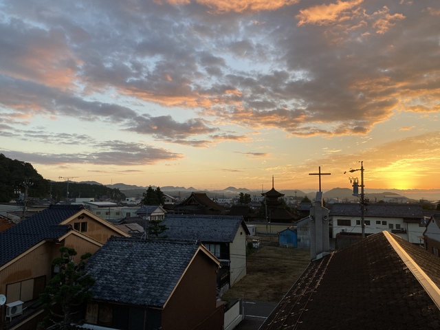 HASHITANI HIDENORIさんの この一枚「教会から見た早朝の風景   新長谷寺が隣に」