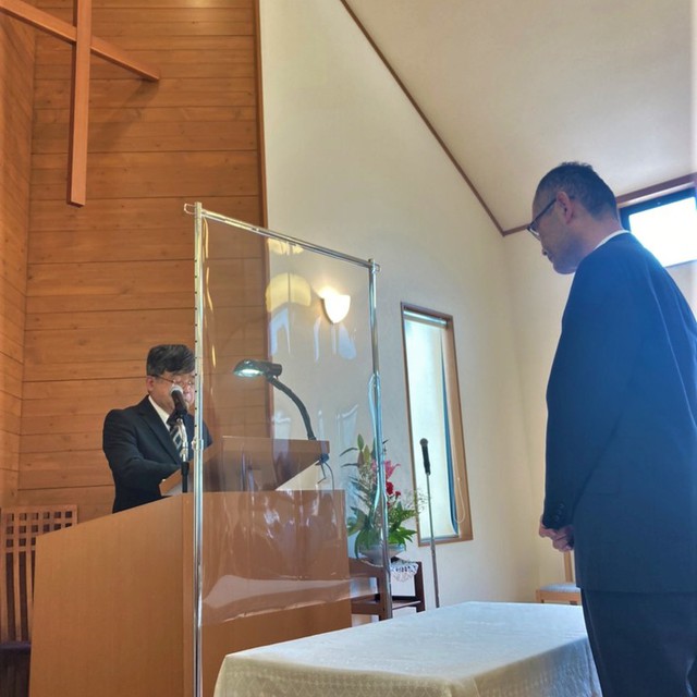 5/9礼拝後に今井牧師のカナン教会就職式が風間義信先生の司式のもと行われました。カナン教会の新しいスタートです。