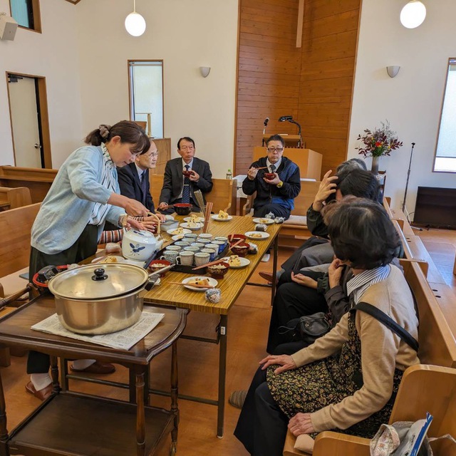 みなさんで芋煮を囲んで温まりました^^食欲の秋ですね☆彡
