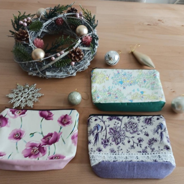 １２月に入り、雪も降り
一段と寒くなってきました。
クリスマスの恵みが
皆様に豊かに注がれますように。