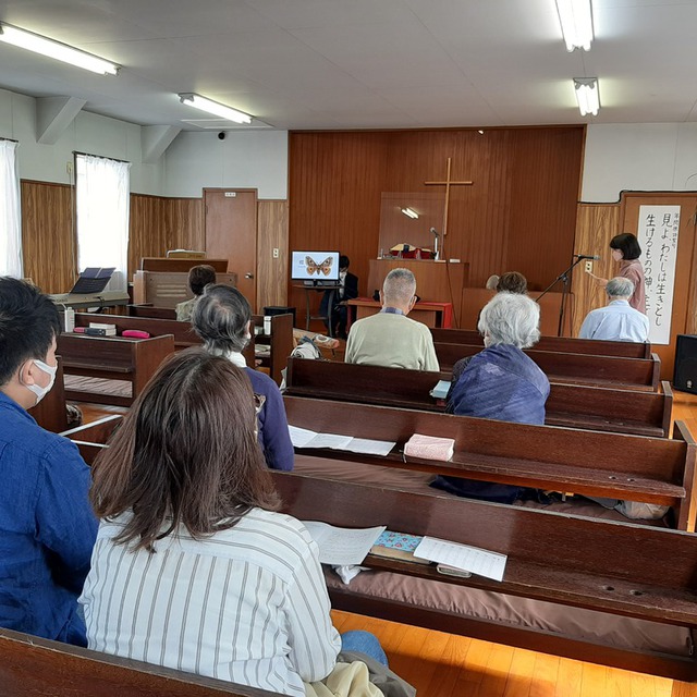 10月９日伝道礼拝の紙芝居の様子です。