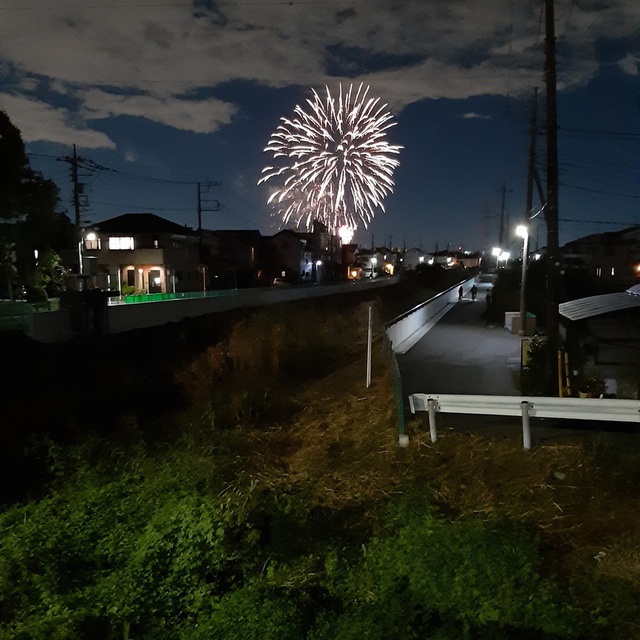 毎年ある近くの大学主催の花火の様子です。せんげん台教会からよく見えます。