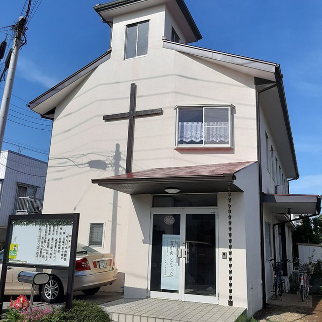 屋根と外壁のリフォーム工事が完成しました。