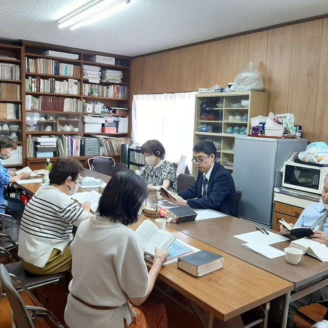 6月22日の礼拝後の聖書研究会。