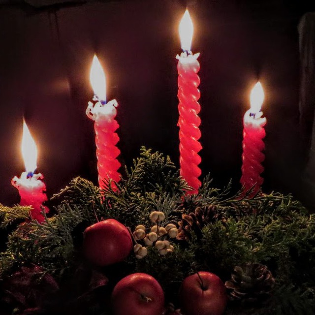 Merry Christmas　「光は闇の中で輝いている。」（ヨハネによる福音書１：５）
ZOOMでクリスマス・イブ祈祷会をおこないました。