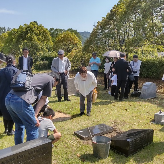 昨年天に召された、愛する姉妹方の納骨式も執り行われました。青ぞれを見上げ天の御国を仰ぎつつ、なつかしい方々のお名前をひとつひとつ覚え過ごしました。