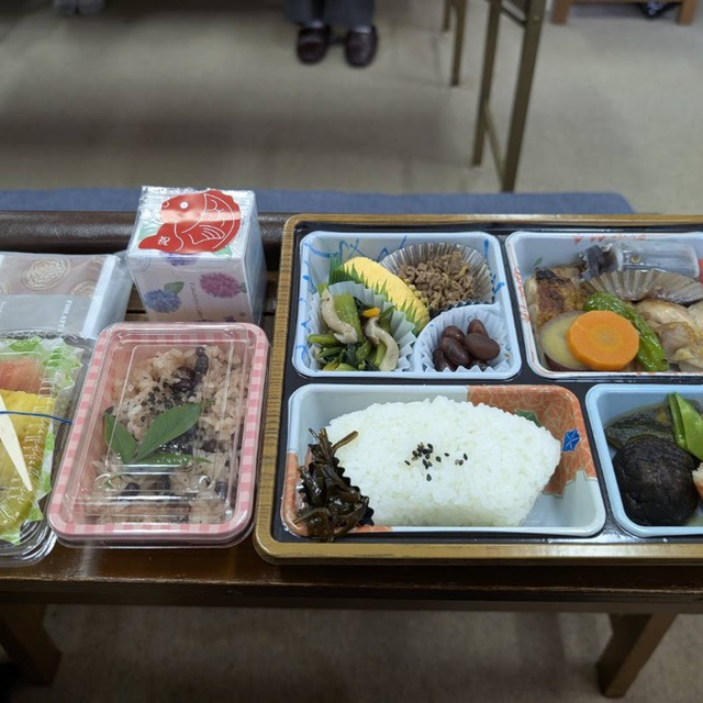 博士号お祝い会でお出しくださったお弁当♪神様の導きと、教会の皆さんのあたたかなお心に感謝するひと時でした。
