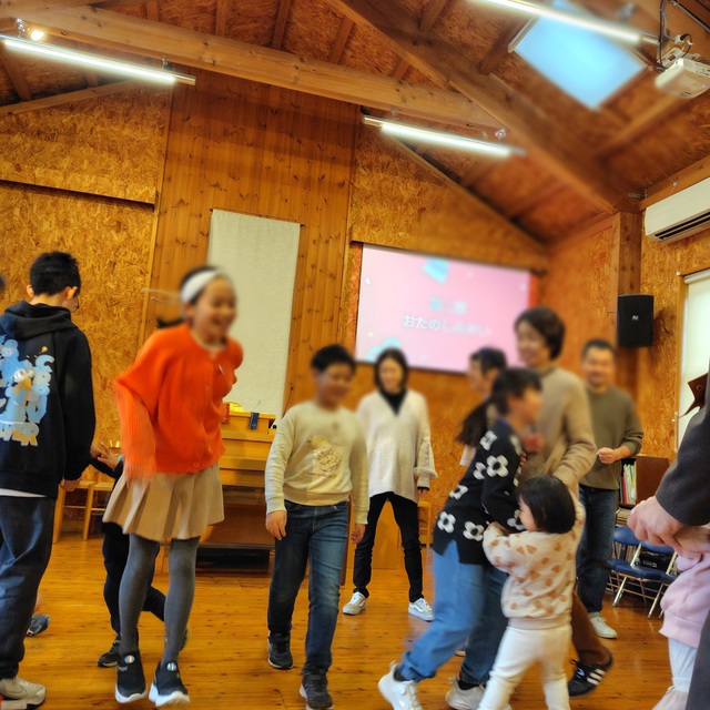 2025年こどもクリスマス会　みんなでゲームをして楽しみました。