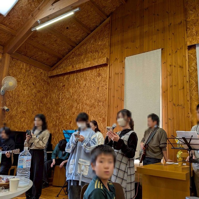 2026年イースター　有志の賛美バンドによる賛美も祝会で行われました。
