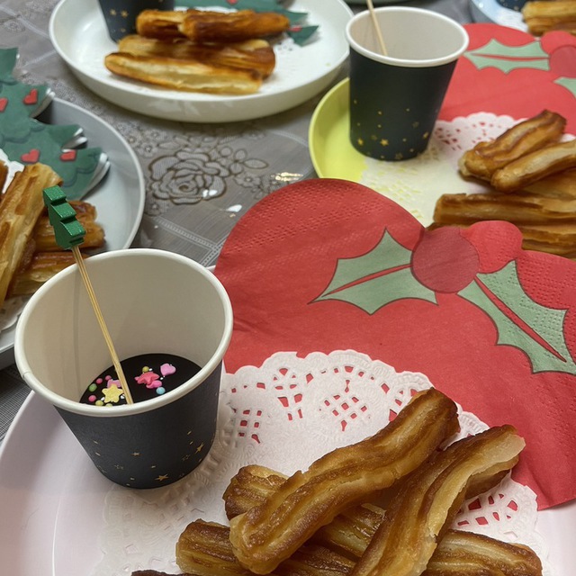１７日の子どものクリスマス会では、美味しいチュロスを食べました。