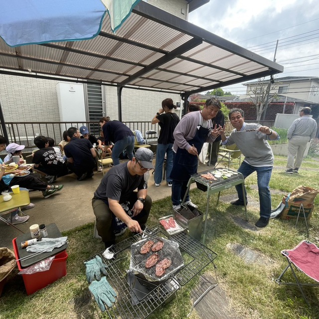 5月4日の礼拝の後、教会の庭でみんなでバーベキューをしました！