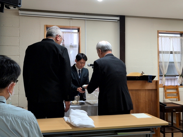 サンディさんの この一枚「ペンテコステ礼拝で聖餐式の恵みに与りました。」