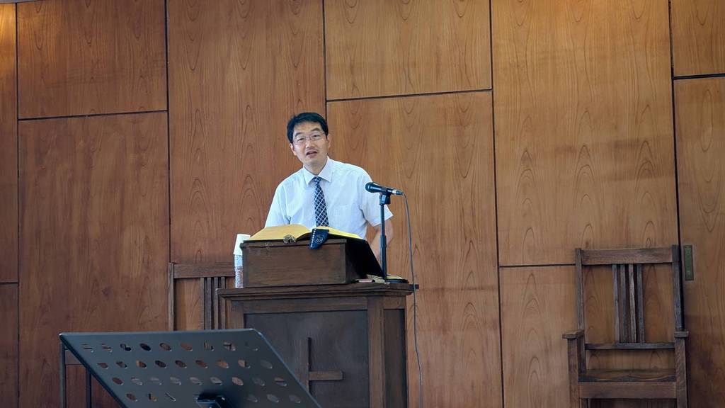 サンディさんの この一枚「望月信先生をお招きして秋の特別伝道集会が持たれました。」