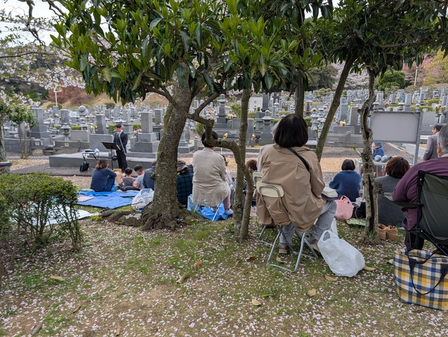 サンディさんの この一枚「3教会合同野外墓地礼拝」