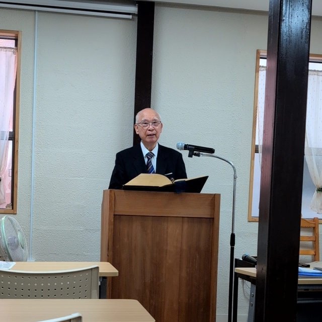 四国中会一斉講壇交換として主日礼拝がもたれました。当教会は宿毛伝道所の定住代理宣教教師であられる牧田吉和教師のご奉仕により礼拝をおささげいたしました。