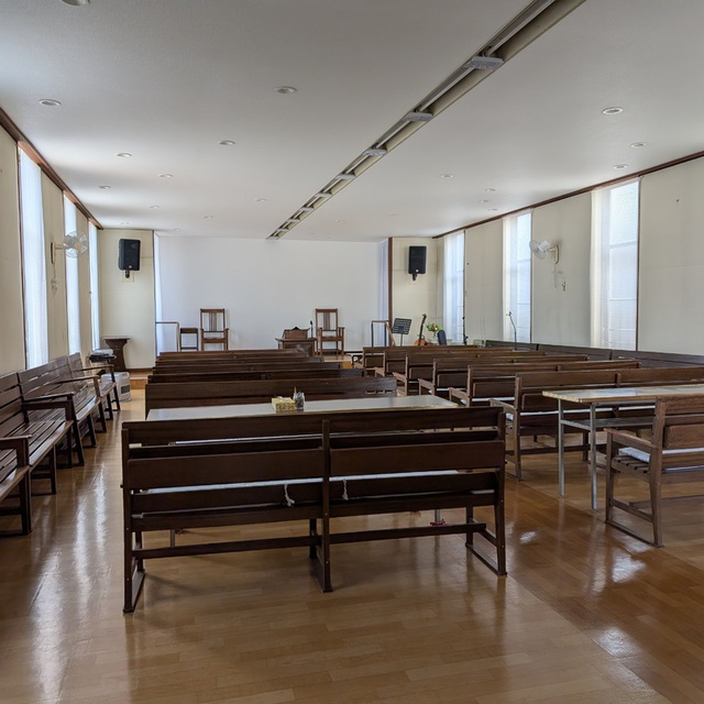 両サイドの窓に、有志で縫った手作りのカーテンを付けました♪