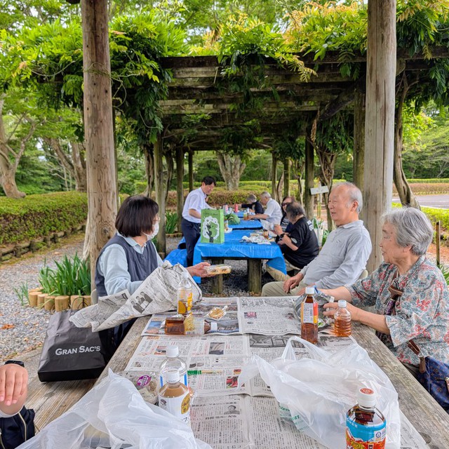 自然の匂いを感じながら持たれたペンテコステ野外礼拝と交わりのひと時♪